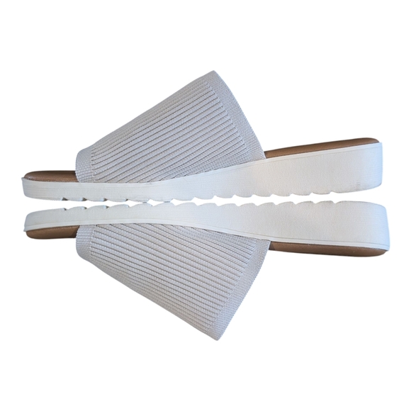 Kensie Women's Beige Slide Sandals - Picture 6 of 7